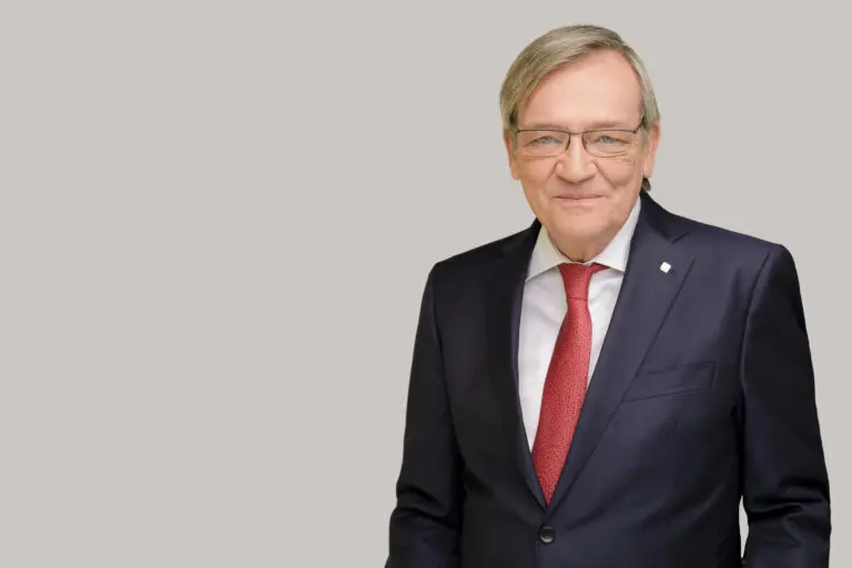 Porträtfoto von Mag. Robert Lasshofer